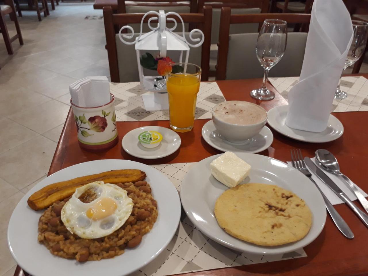 Hotel Del Parque La Ceja Luaran gambar